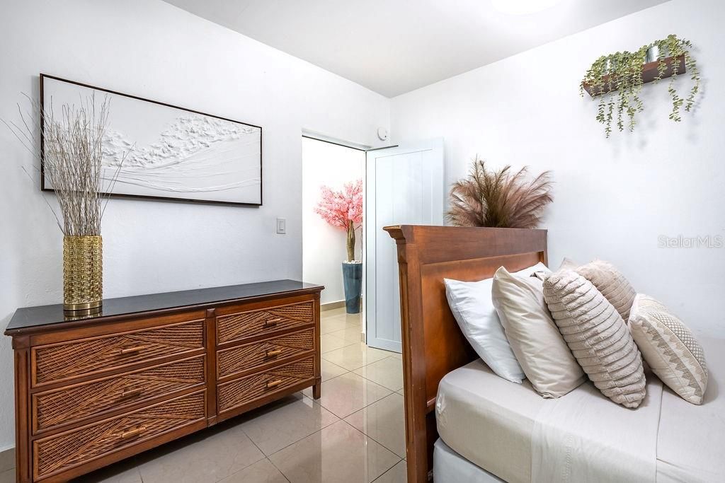 For Sale: $231,500 (2 beds, 2 baths, 1000 Square Feet)