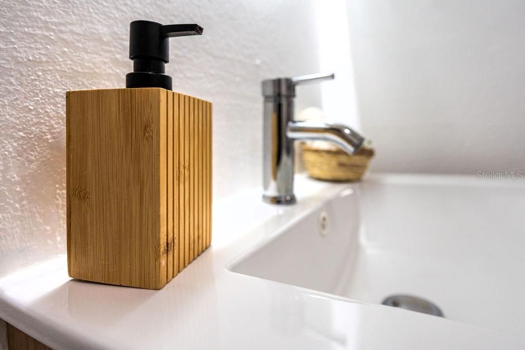 For Sale: $231,500 (2 beds, 2 baths, 1000 Square Feet)