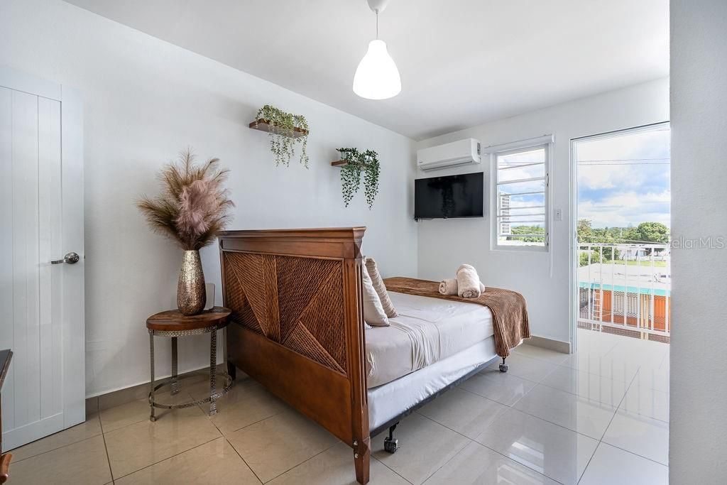 For Sale: $231,500 (2 beds, 2 baths, 1000 Square Feet)