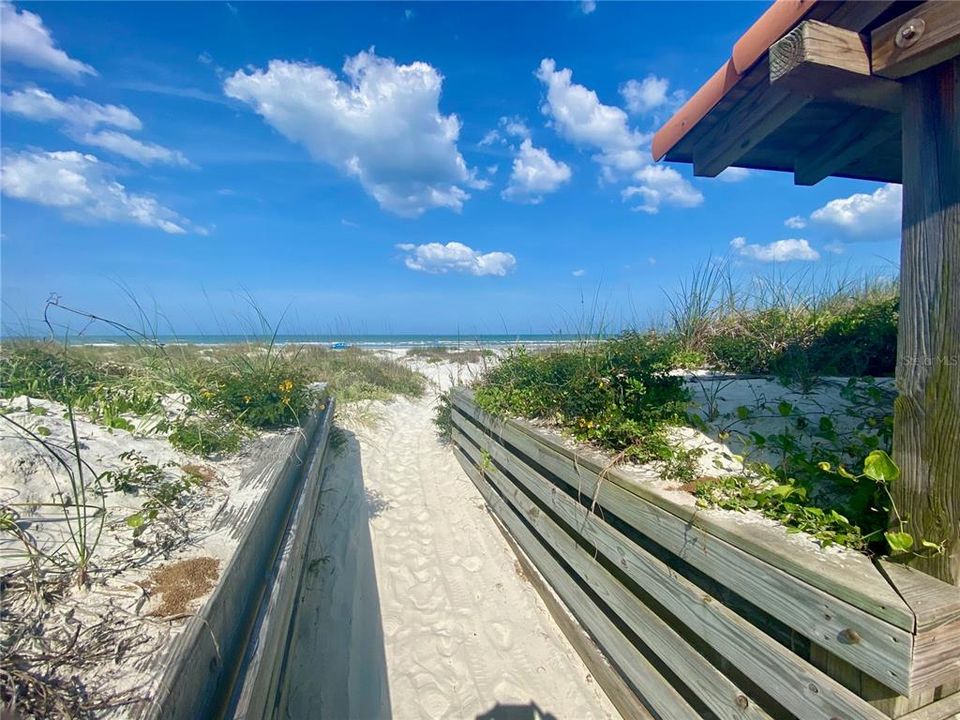 For Rent: $4,300 (3 beds, 3 baths, 2117 Square Feet)