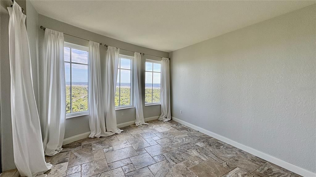 For Rent: $4,300 (3 beds, 3 baths, 2117 Square Feet)