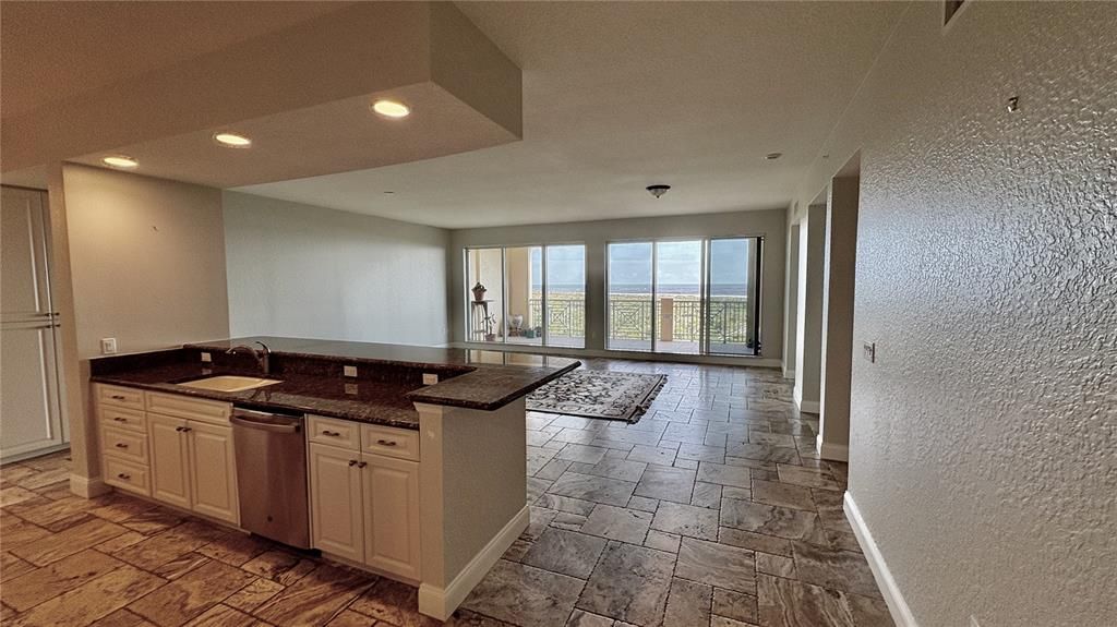 For Rent: $4,300 (3 beds, 3 baths, 2117 Square Feet)