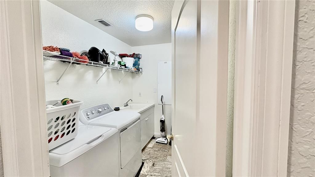 For Rent: $4,300 (3 beds, 3 baths, 2117 Square Feet)