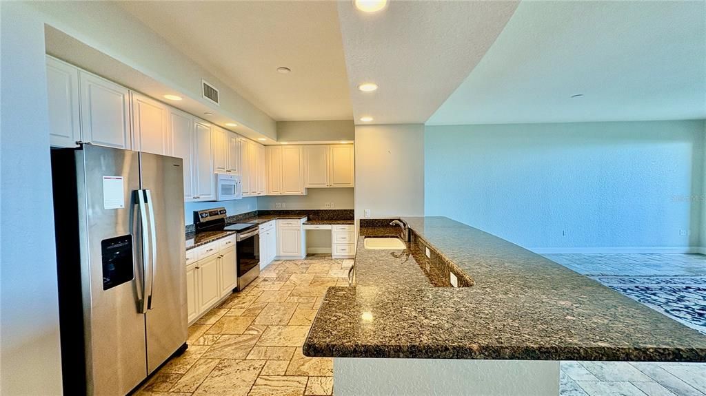 For Rent: $4,300 (3 beds, 3 baths, 2117 Square Feet)