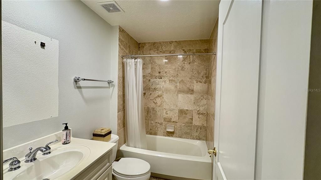 For Rent: $4,300 (3 beds, 3 baths, 2117 Square Feet)