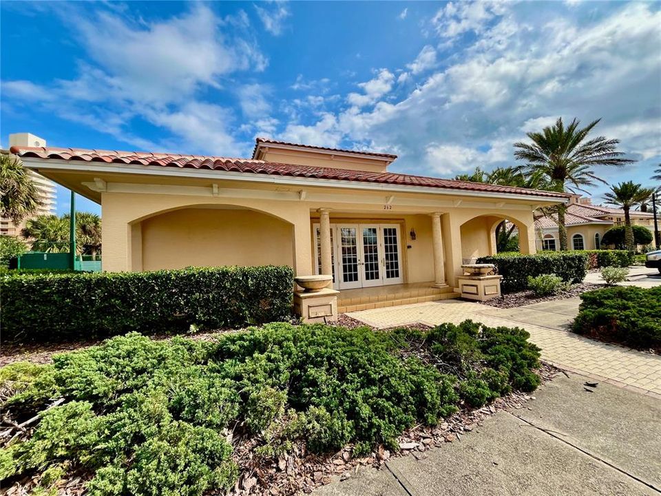 For Rent: $4,300 (3 beds, 3 baths, 2117 Square Feet)