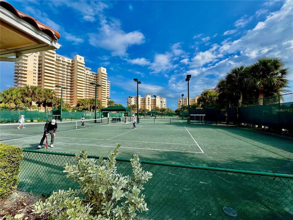 For Rent: $4,300 (3 beds, 3 baths, 2117 Square Feet)