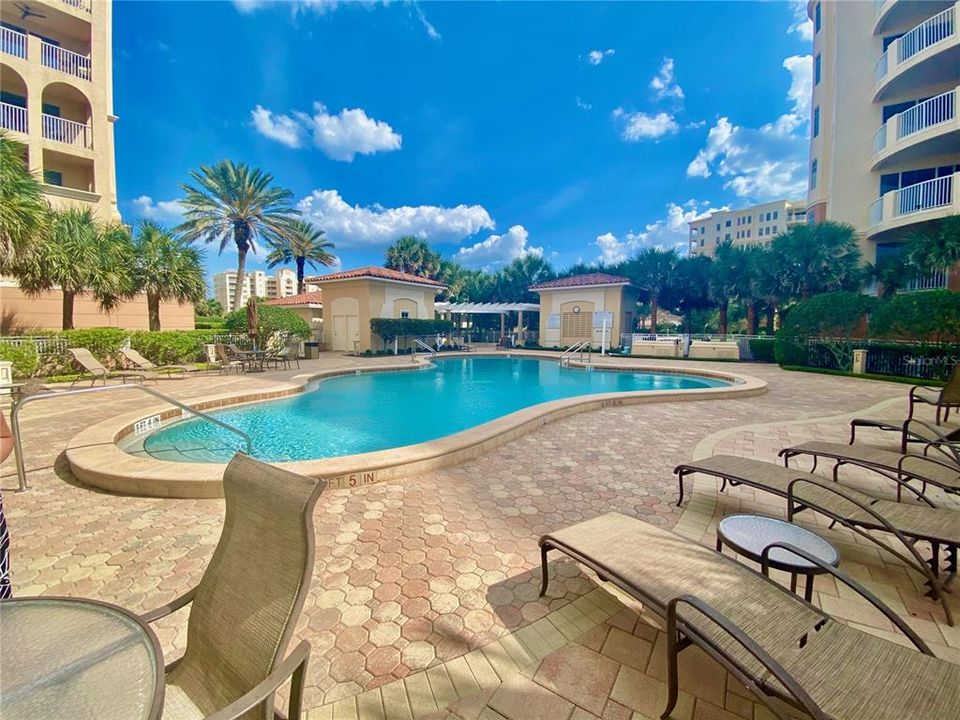 For Rent: $4,300 (3 beds, 3 baths, 2117 Square Feet)