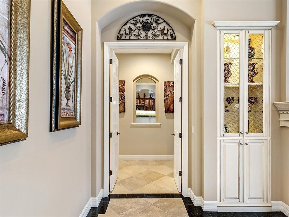 Под контрактом: $1,849,000 (4 спален, 3 ванн, 4125 Квадратных фут)