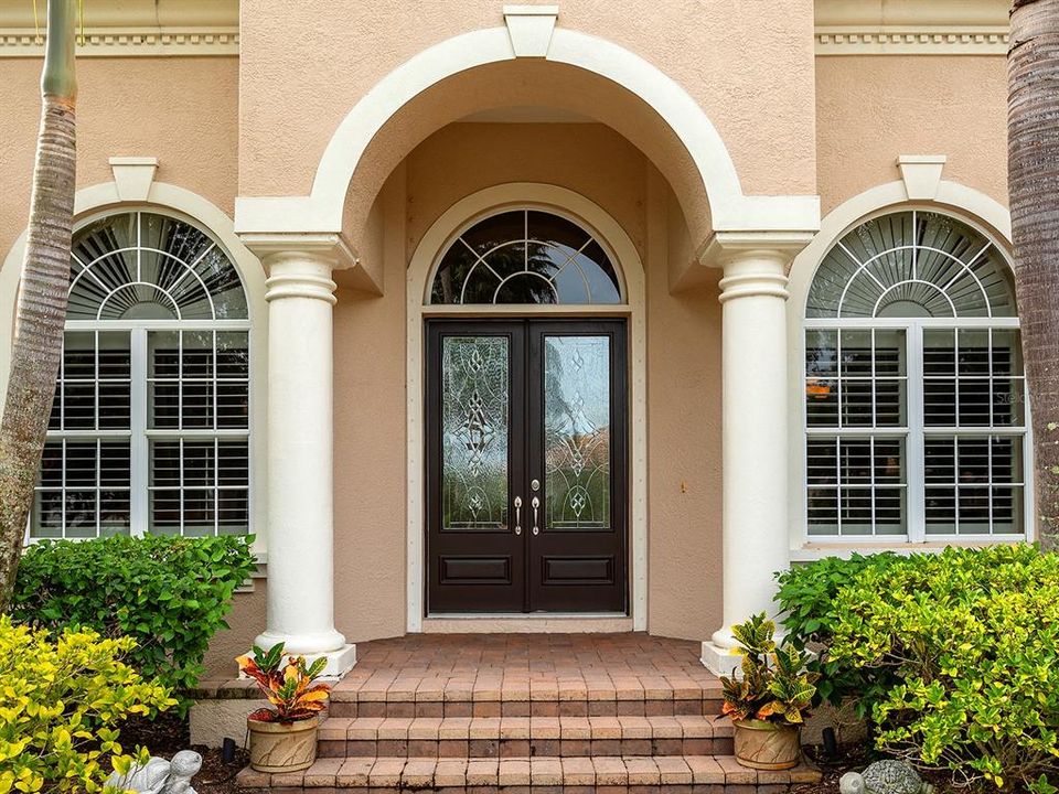 Под контрактом: $1,849,000 (4 спален, 3 ванн, 4125 Квадратных фут)