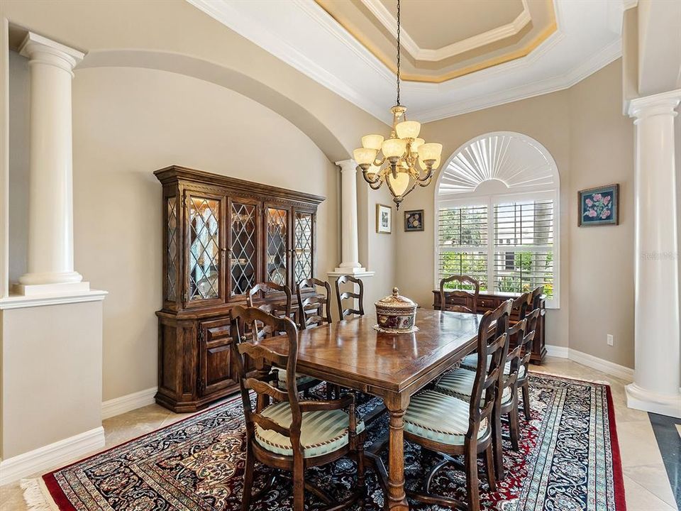 Под контрактом: $1,849,000 (4 спален, 3 ванн, 4125 Квадратных фут)