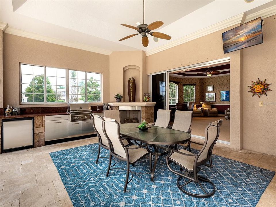 Под контрактом: $1,849,000 (4 спален, 3 ванн, 4125 Квадратных фут)