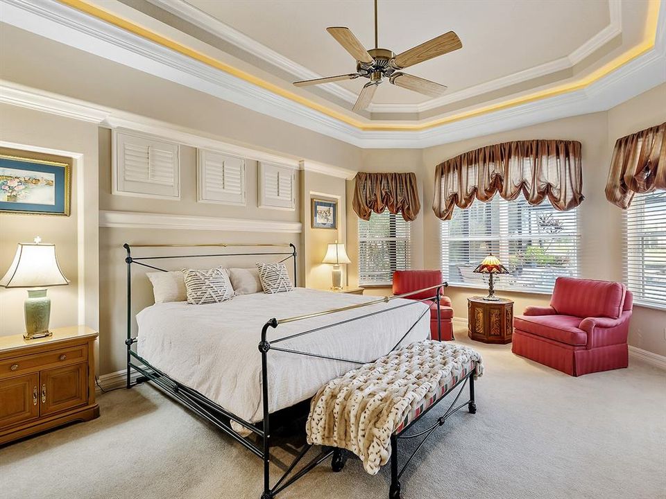 Под контрактом: $1,849,000 (4 спален, 3 ванн, 4125 Квадратных фут)