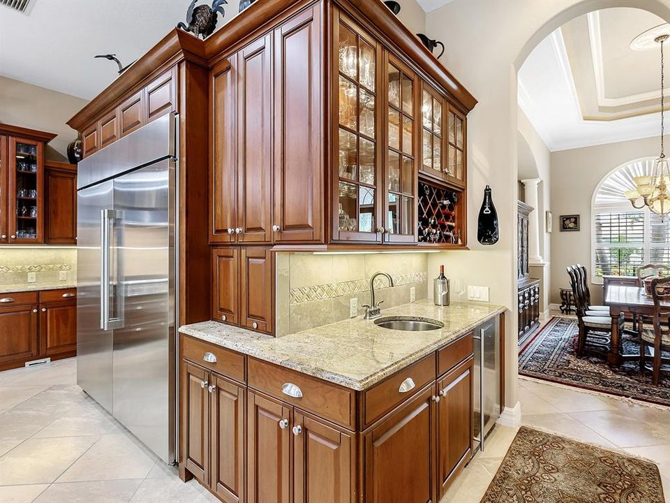 Под контрактом: $1,849,000 (4 спален, 3 ванн, 4125 Квадратных фут)