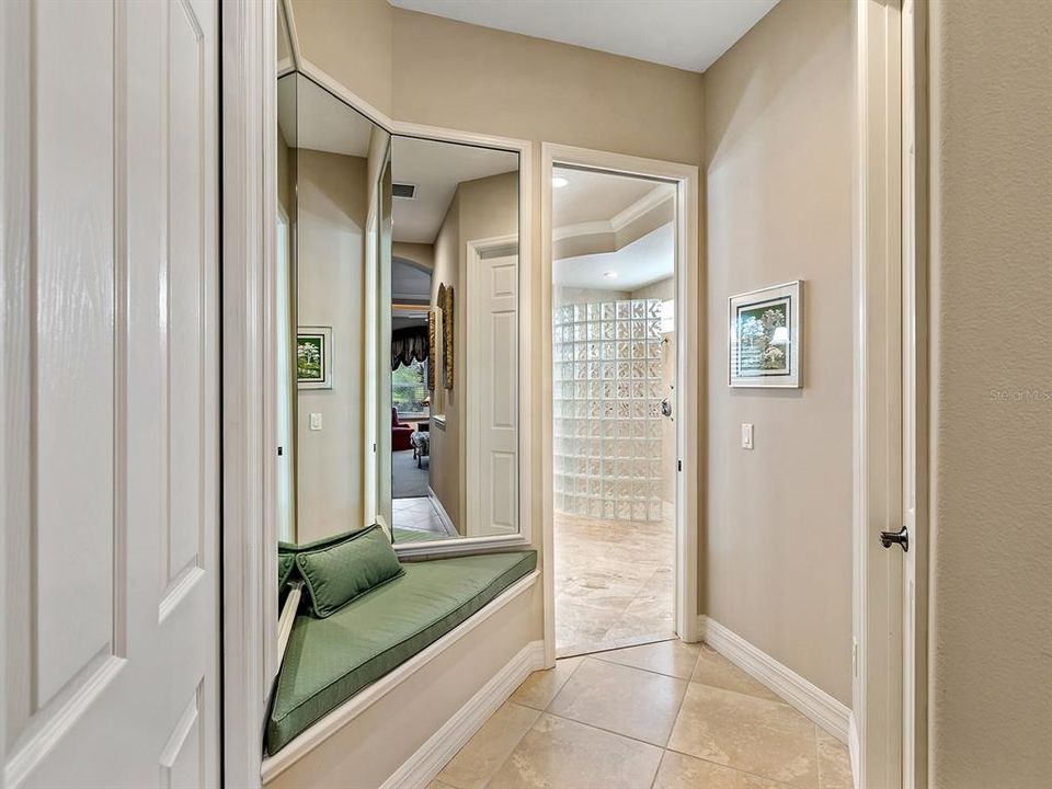 Под контрактом: $1,849,000 (4 спален, 3 ванн, 4125 Квадратных фут)