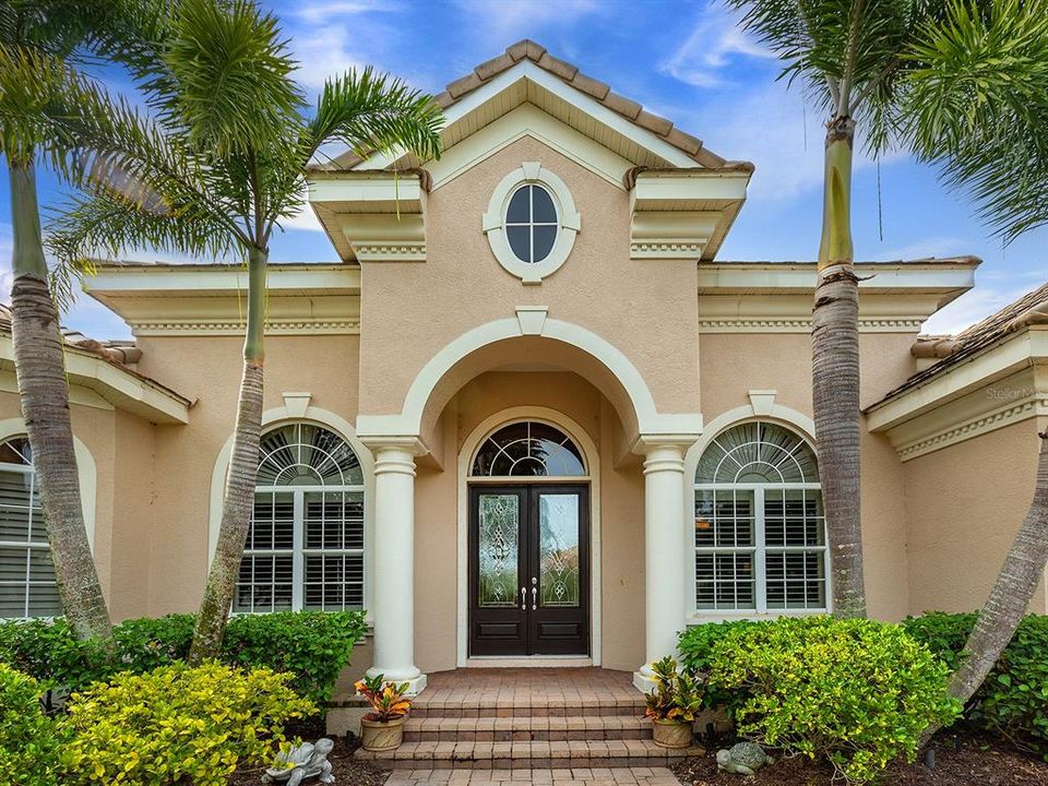 Под контрактом: $1,849,000 (4 спален, 3 ванн, 4125 Квадратных фут)