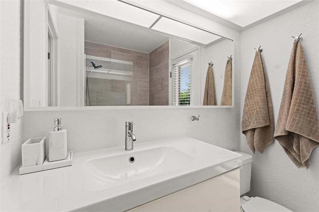 Active With Contract: $600,000 (2 beds, 2 baths, 1586 Square Feet)