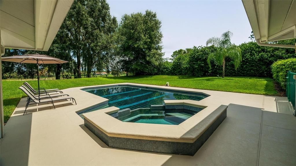 Active With Contract: $600,000 (2 beds, 2 baths, 1586 Square Feet)