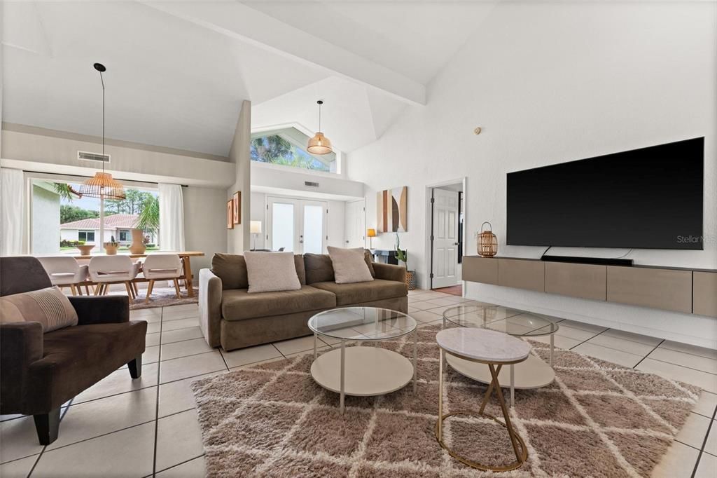 Active With Contract: $600,000 (2 beds, 2 baths, 1586 Square Feet)