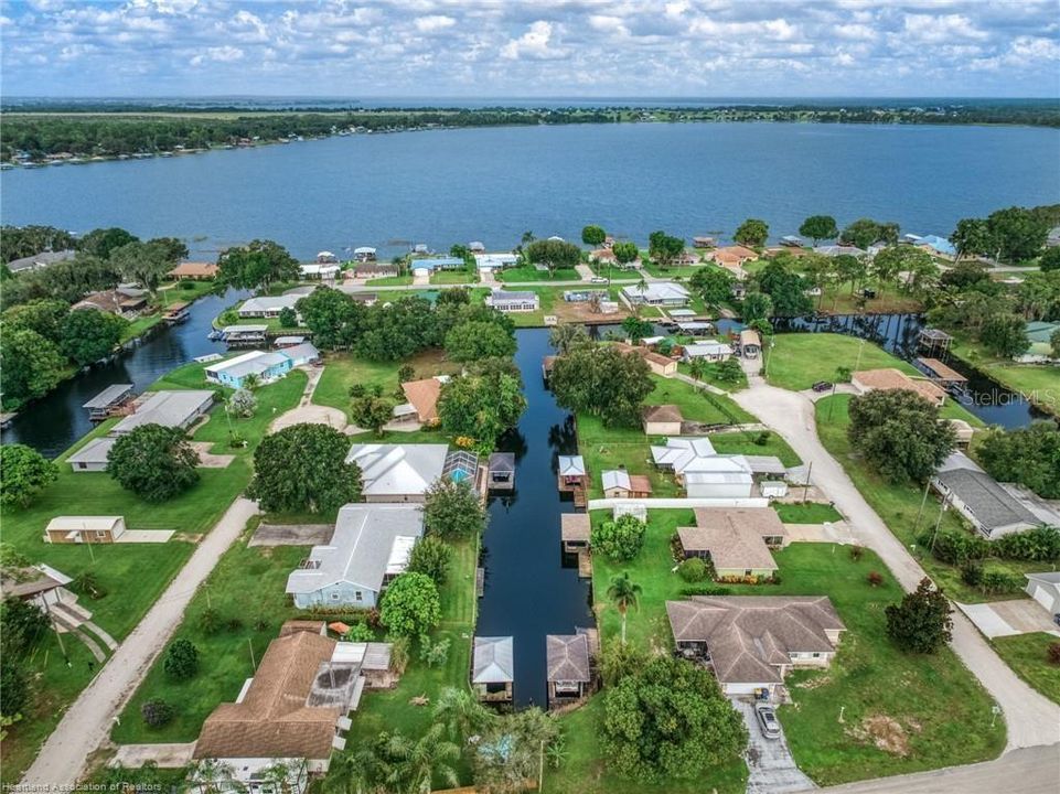 For Sale: $349,900 (3 beds, 2 baths, 1916 Square Feet)