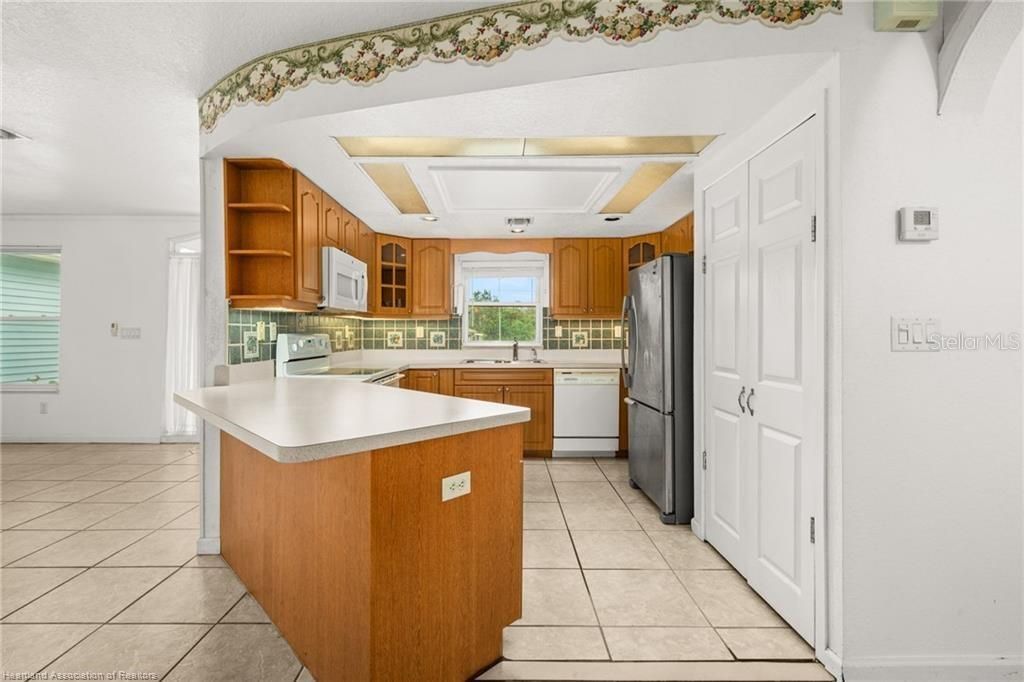 For Sale: $349,900 (3 beds, 2 baths, 1916 Square Feet)