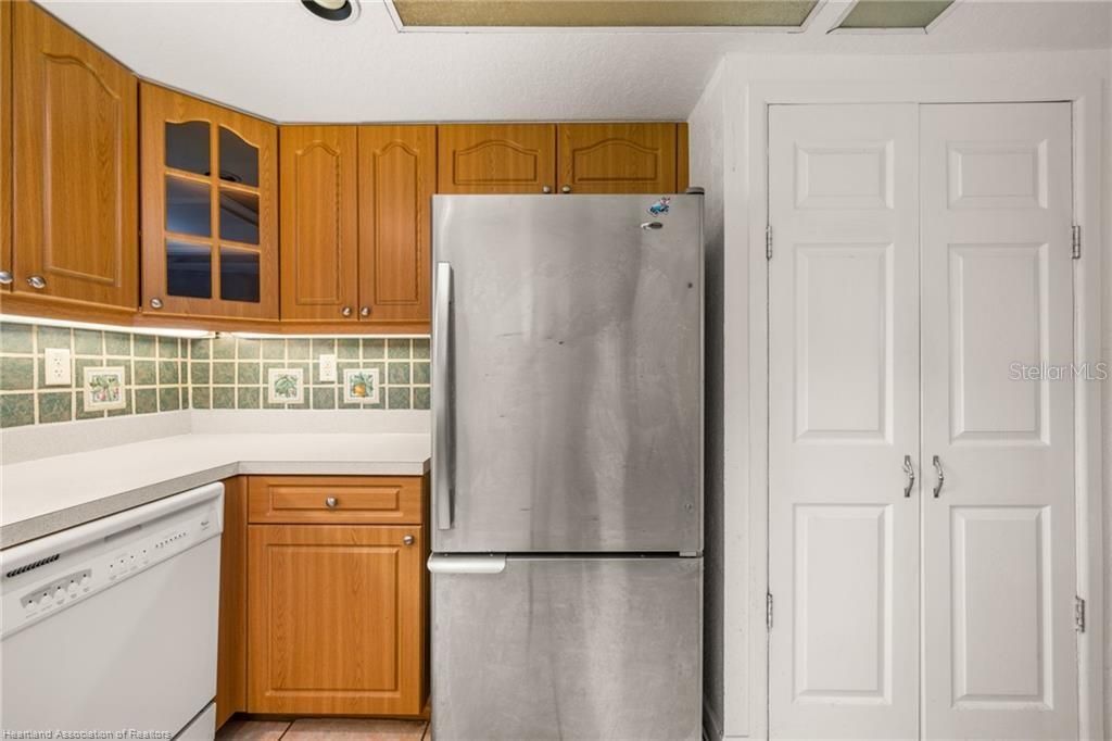 For Sale: $349,900 (3 beds, 2 baths, 1916 Square Feet)