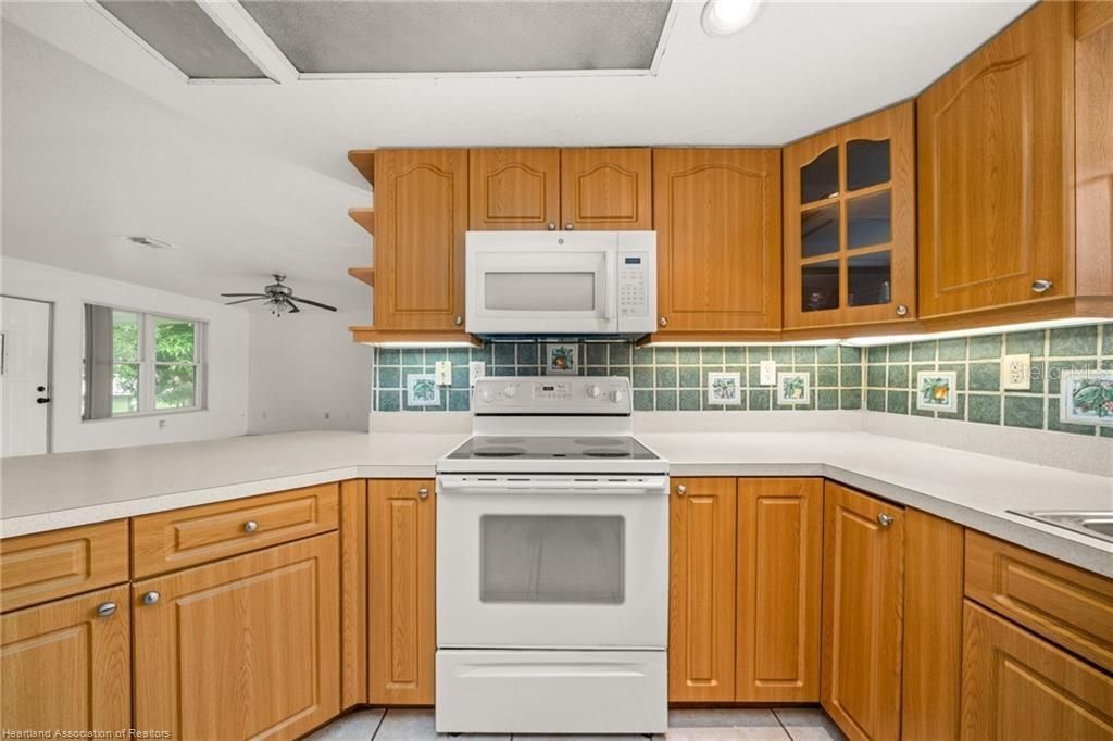 For Sale: $349,900 (3 beds, 2 baths, 1916 Square Feet)