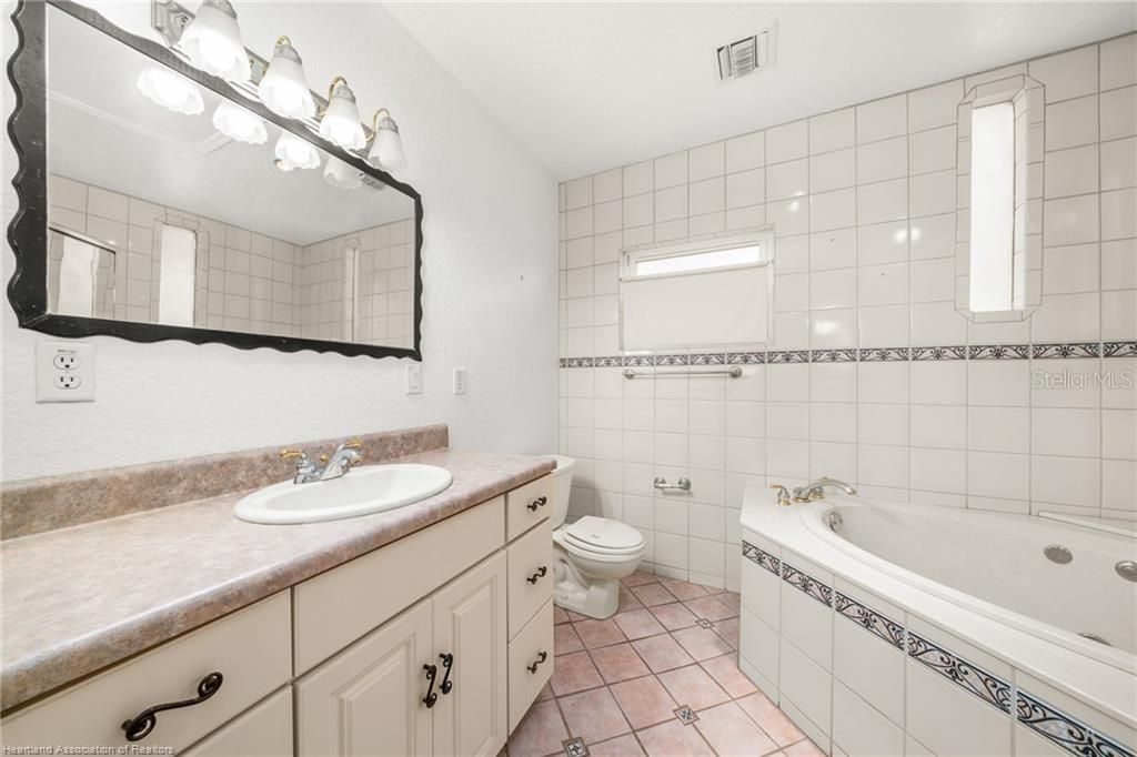 For Sale: $349,900 (3 beds, 2 baths, 1916 Square Feet)