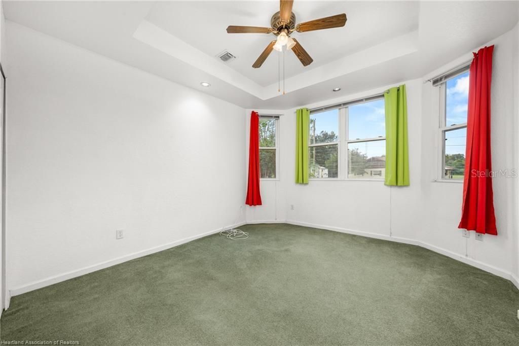 For Sale: $349,900 (3 beds, 2 baths, 1916 Square Feet)