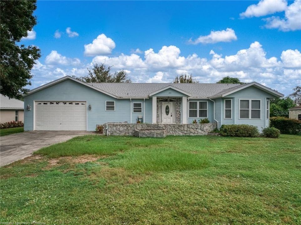 For Sale: $349,900 (3 beds, 2 baths, 1916 Square Feet)