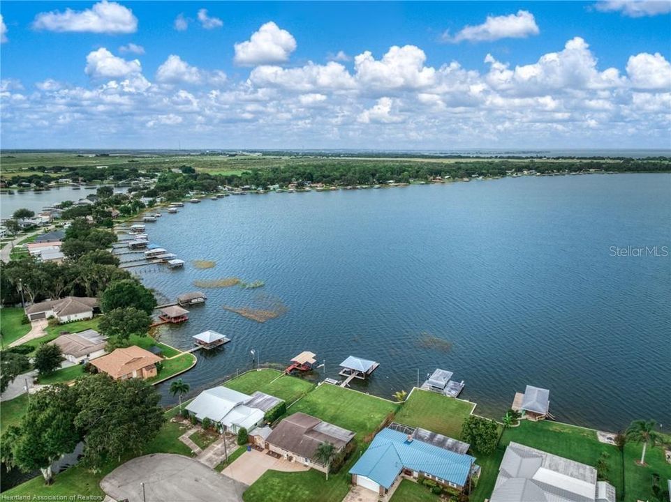 For Sale: $349,900 (3 beds, 2 baths, 1916 Square Feet)