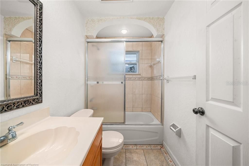 For Sale: $349,900 (3 beds, 2 baths, 1916 Square Feet)