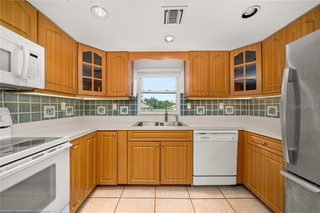 For Sale: $349,900 (3 beds, 2 baths, 1916 Square Feet)