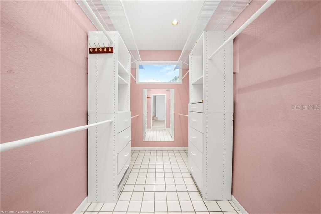 For Sale: $349,900 (3 beds, 2 baths, 1916 Square Feet)