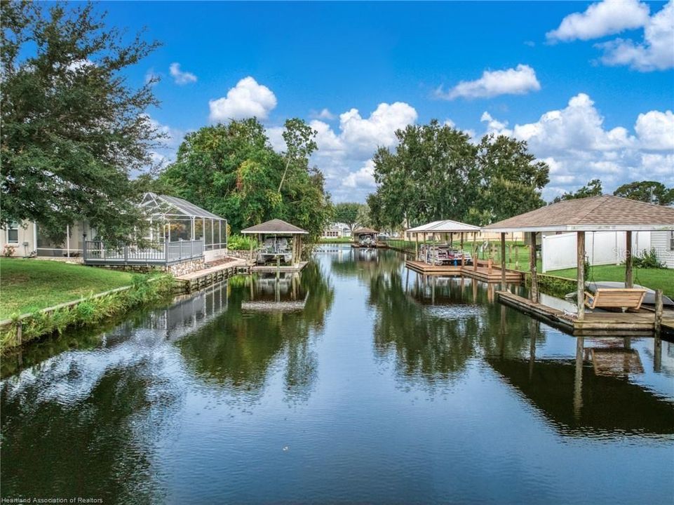 For Sale: $349,900 (3 beds, 2 baths, 1916 Square Feet)