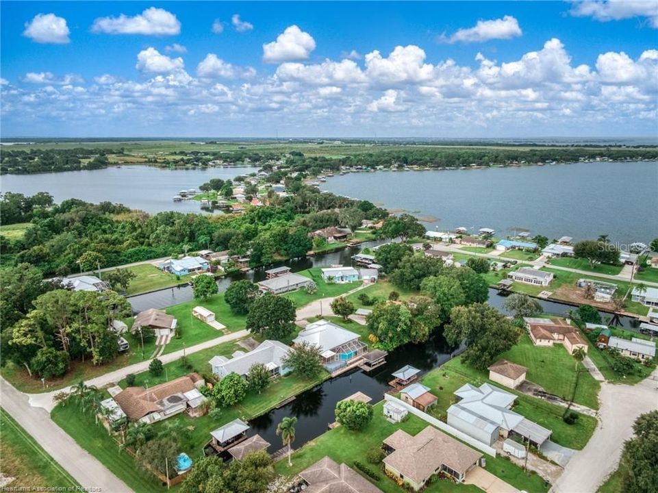 For Sale: $349,900 (3 beds, 2 baths, 1916 Square Feet)