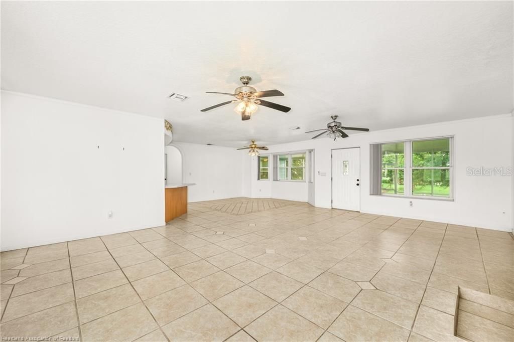 For Sale: $349,900 (3 beds, 2 baths, 1916 Square Feet)