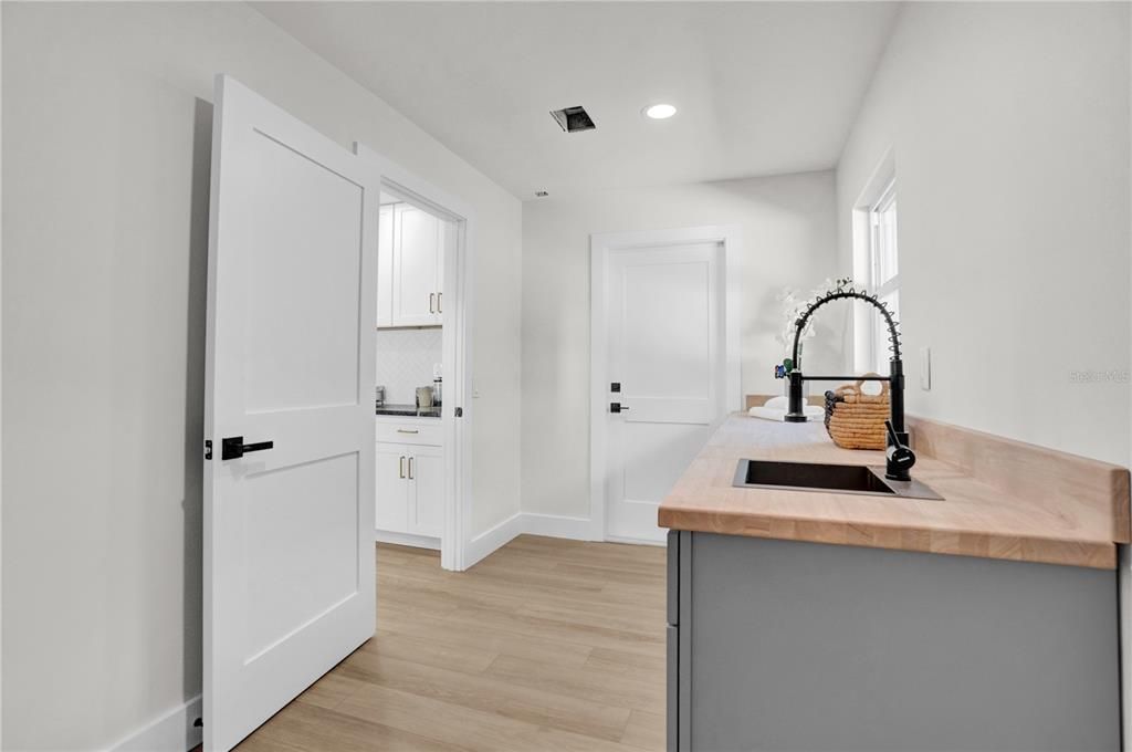 Active With Contract: $995,000 (3 beds, 2 baths, 2321 Square Feet)