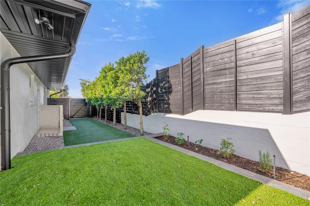 Active With Contract: $995,000 (3 beds, 2 baths, 2321 Square Feet)