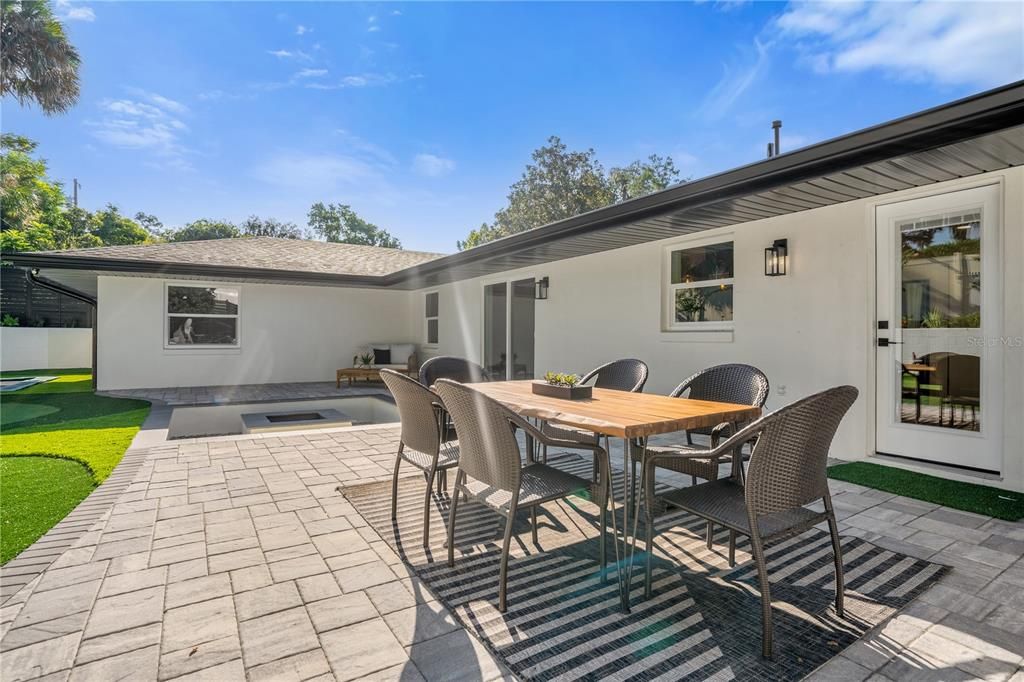 Active With Contract: $995,000 (3 beds, 2 baths, 2321 Square Feet)