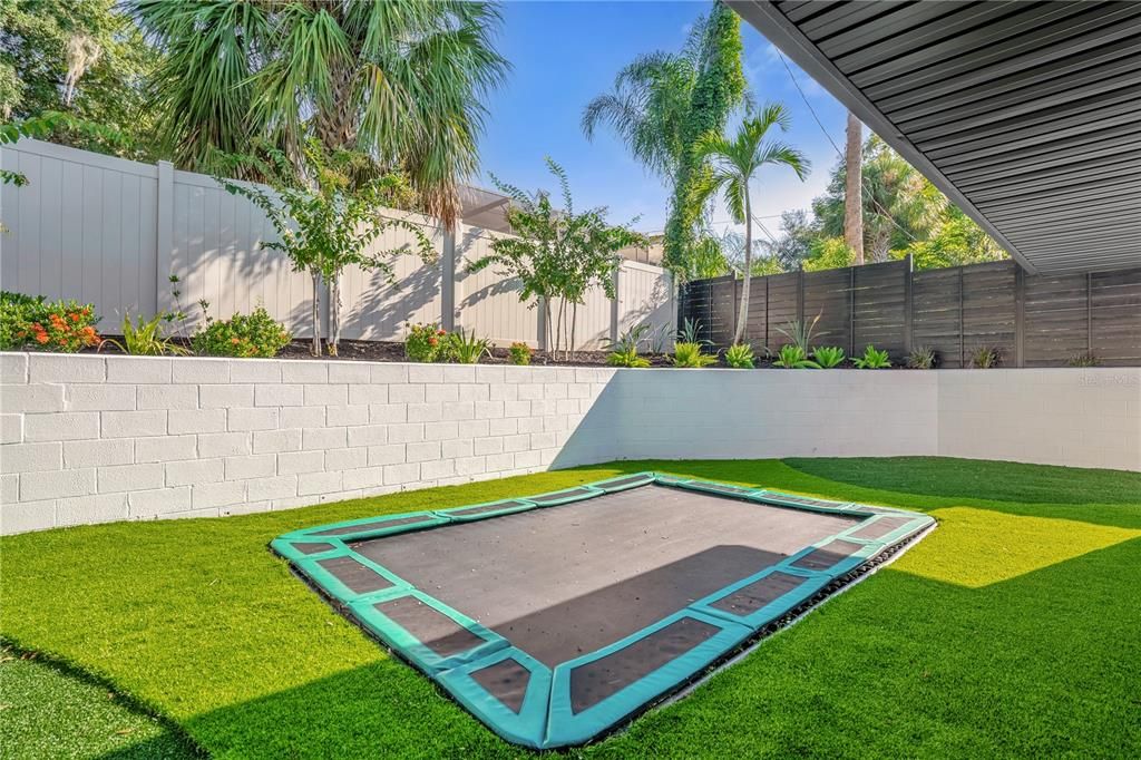 Active With Contract: $995,000 (3 beds, 2 baths, 2321 Square Feet)