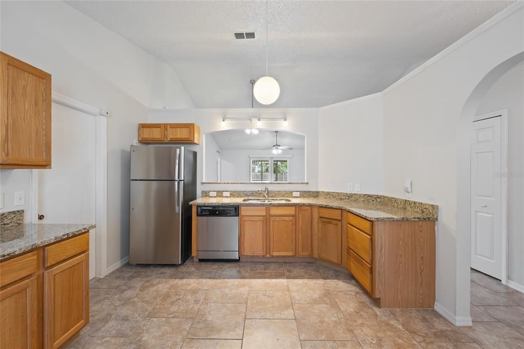 На продажу: $279,900 (3 спален, 2 ванн, 1368 Квадратных фут)