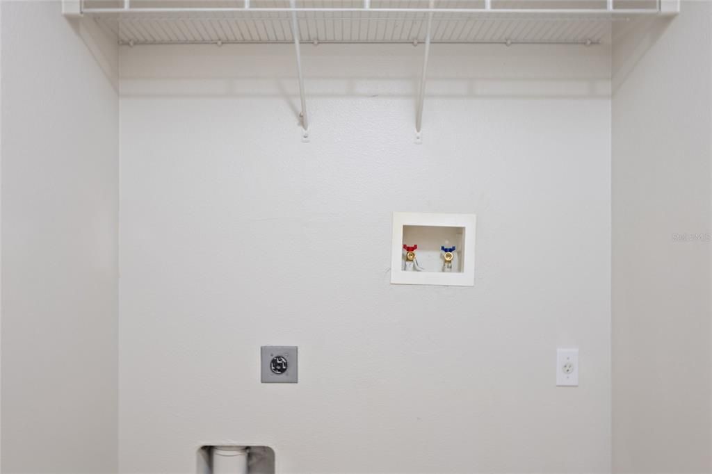 На продажу: $279,900 (3 спален, 2 ванн, 1368 Квадратных фут)