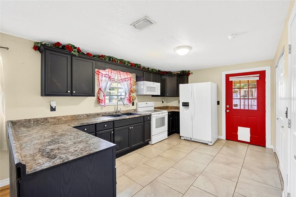 На продажу: $195,000 (2 спален, 2 ванн, 952 Квадратных фут)