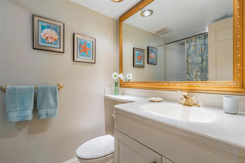 Active With Contract: $229,900 (2 beds, 2 baths, 1070 Square Feet)