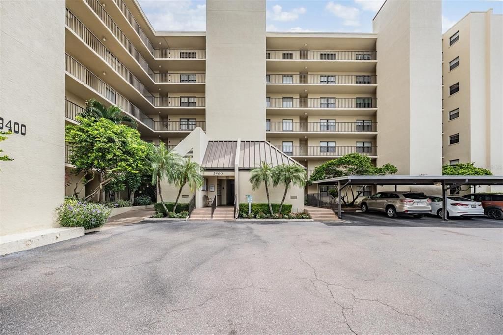 Active With Contract: $229,900 (2 beds, 2 baths, 1070 Square Feet)