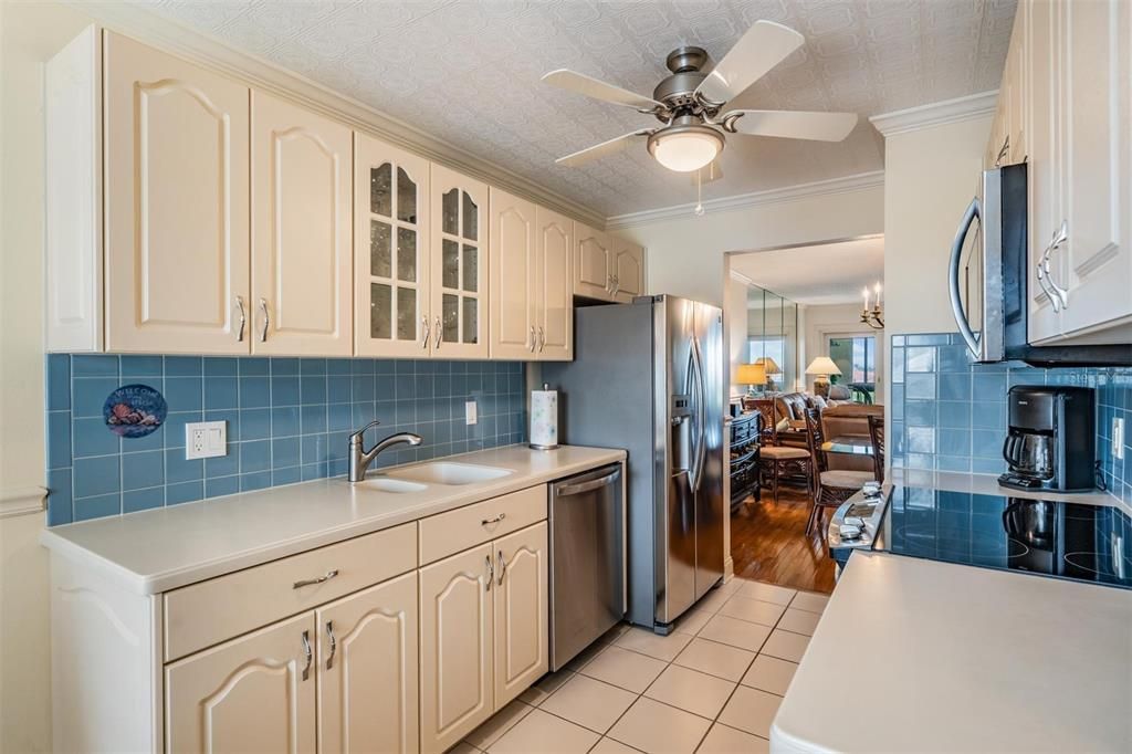 Active With Contract: $229,900 (2 beds, 2 baths, 1070 Square Feet)