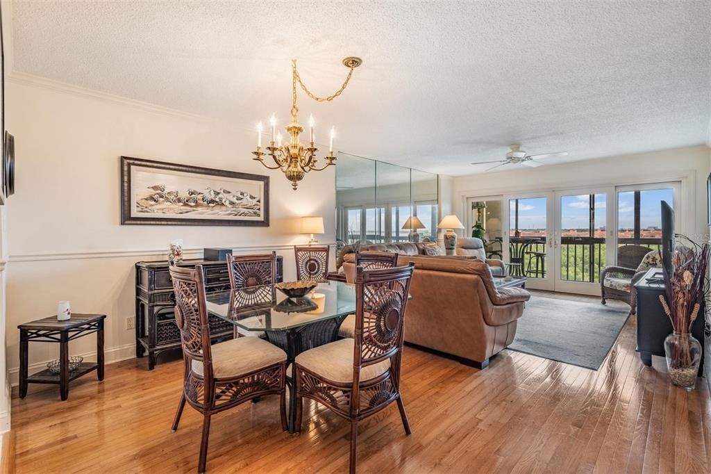 Active With Contract: $229,900 (2 beds, 2 baths, 1070 Square Feet)