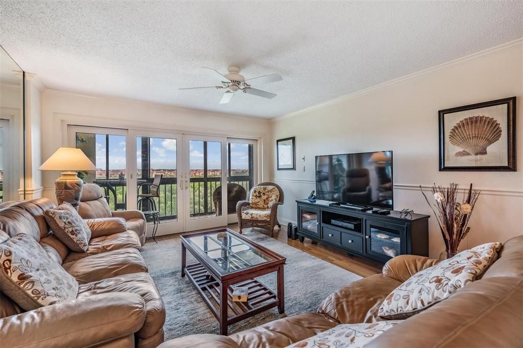 Active With Contract: $229,900 (2 beds, 2 baths, 1070 Square Feet)