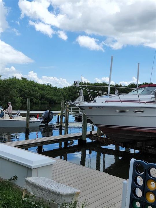 Active With Contract: $229,900 (2 beds, 2 baths, 1070 Square Feet)